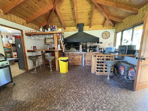 Gran Casa / Colina-lo Pinto-chicureo / Condominio Cerrado