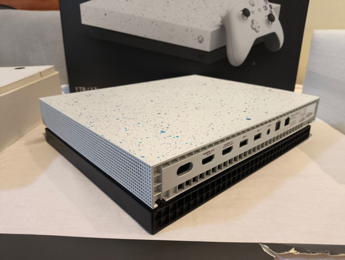 Microsoft Xbox One X 1tb Edição Especial Hyperspace - Xbox One X Hyperspace Edition (Recondicionado)