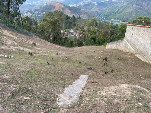 En Venta Parcela De Terreno De 1.998 M² En San Antonio De Los Altos. Urb. Altos De La Peña, Los Salías.