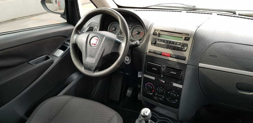Imagem 7 de 11 de Fiat Idea Attractive 1.4 8v (flex)