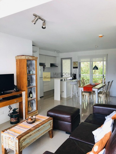 Imagen 5 de 13 de Alquiler De Apartamento De 2 Dormitorios En La Brava A Pasos Del Mar