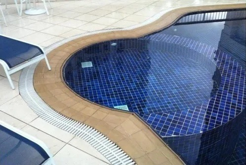 1 Metro Linear De Grelha Plástica Flexível Para Piscinas Dupla Face De 10cm