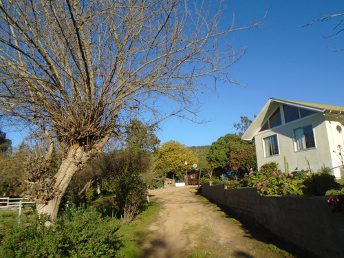 Parcela Con 2 Construcciones. Cercana Acceso Troncal Sur...
