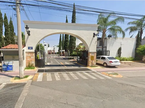 Casa Adjudicada Ubicada En Prol. González Gallo 1934, San Pedro Tlaquepaque, Jal. Sk04