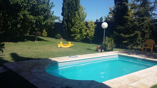 Vendo Casa En San Rafael Con Hermoso Parque Y Piscina, Cerca De Valle Grande