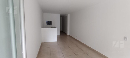 75m2 Con Dos Baños Y Patio.-