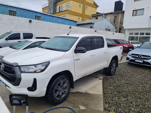 Toyota Hilux Dc Sr 2.8 Tdi 6mt