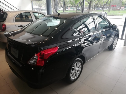 Nissan Versa V-drive Automático