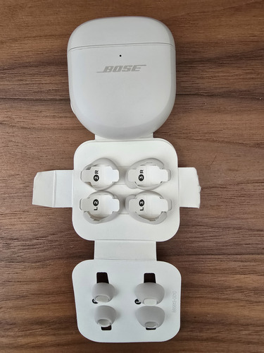 Auriculares Con Cancelación Ruido Color Blanco Bose Qcuebw (Usado)