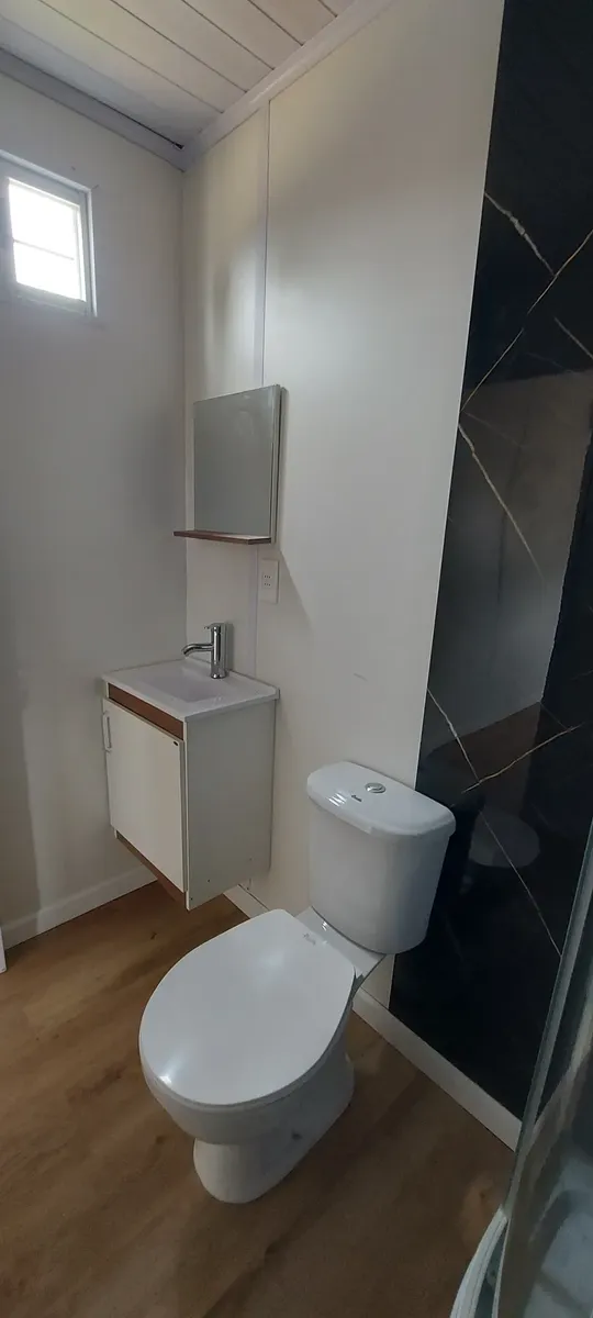 Complejo Leopolis De Casas Contenedor Cerrado. Casas 1 Dormitorio Parrillero Patio Individual  Lugar Para Vehículo  El Valor De Alquiler Es De $15.900 Gastos Comunes $1.500 Incluye Agua Estamos Pidien · Foto 4