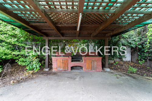 Casa Chilena En Jardín La Dehesa
