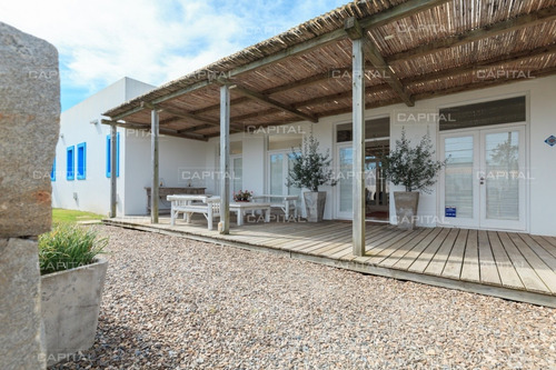 Excelente Casa En Venta En El Pueblo De Jose Ignacio- Ref: 28280