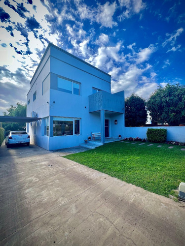 Excelente Casa En Venta De Tres Dormitorios