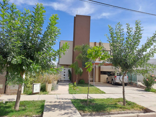 Moderna Casa En Mendoza Barrio Privado 4 Habitaciones Pileta