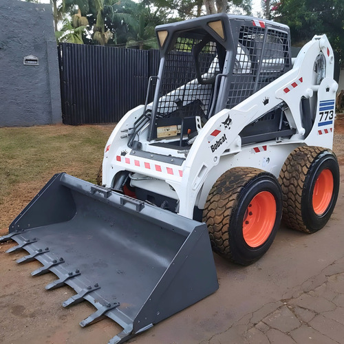 Mini Carregadeira Bobcat 773 - Ano 2006