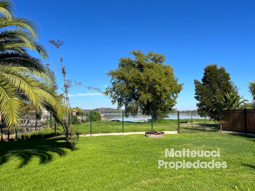 Linda Casa A Orilla De Lago