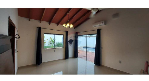 Imagen 13 de 14 de Vendo Casa Con Piscina En Laurelty, Luque: 3 Habitaciones