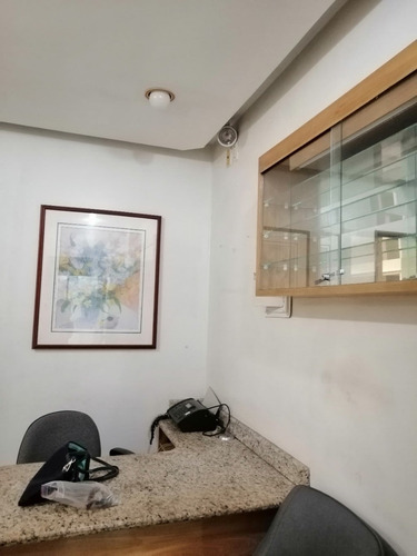 Imagen 1 de 13 de Oficina En Av. 181 Valencia (foof-031) Vende Abog. Del Carmen