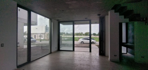 Fabricación Y Colocación De Carpinterías De Aluminio