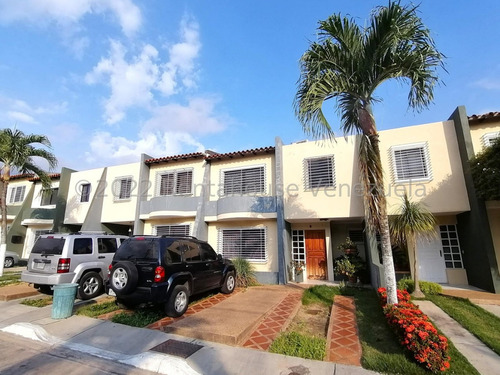 Kl Vende Espectacular Casa En La Urb. Royal Park Cabudare #24-14537