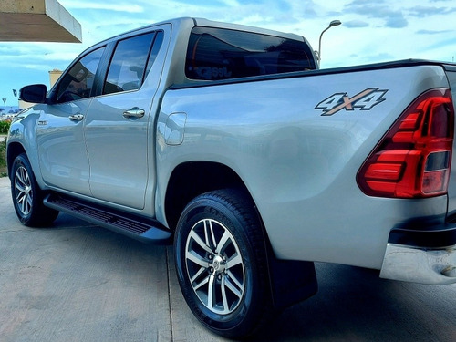 Toyota Hilux 2.8 Cd Srx 177cv 4x4 At 2016
