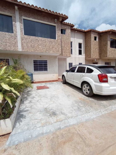 Imagen 2 de 26 de Lindo Townhouse Cerca De Unimar El Valle