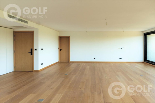 Imagen 2 de 30 de Vendo Apartamento De 3 Dormitorios Y Servicio, Patio. Con Renta. Golf