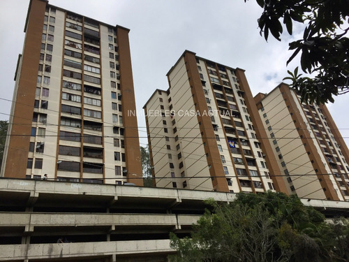 Cómodo Apartamento De Tres Habitaciones