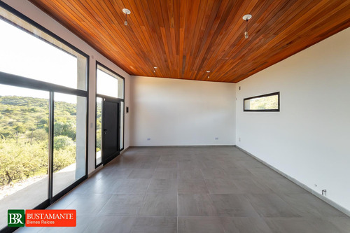 Casa En Venta 2 Dorm. En Country De Montaña Hipico A Pocos Km Carlos Paz -cba