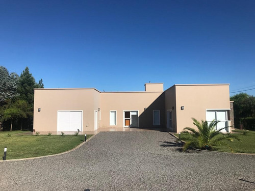 Imagen 5 de 30 de Venta, Casa Quinta, 5 Ambientes, Quincho, Parrilla, Pileta, Jardín, Saladillo