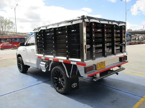 Toyota Hilux 4x2 2700cc Mt Aa - Estacas