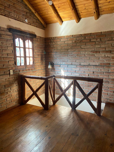 2 Cabañas Hermosas Con Detalles En Madera Y Muy Buena Ubicac