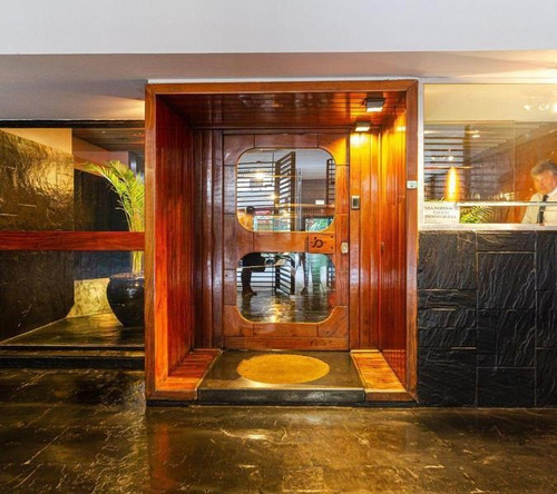 Imagen 11 de 14 de Venta Cochera Grande Cubierta - Edificio Categoría - Seguridad 24 Hs - Retiro