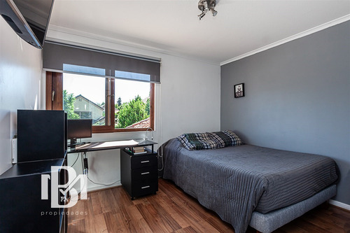 Casa En Venta En Condominio De 5 Dorm. En Las Condes