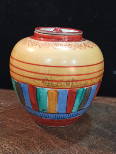 Antiguo Potich De Porcelana Japonesa Con Tapa 