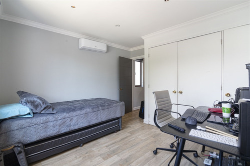 Casa En Venta De 5 Dorm En Suit. En Lo Barnechea!!