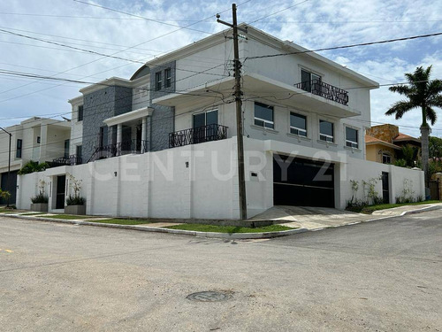 Casa En Venta En El Charro, Tampico
