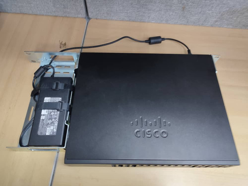 Router Cisco 4221