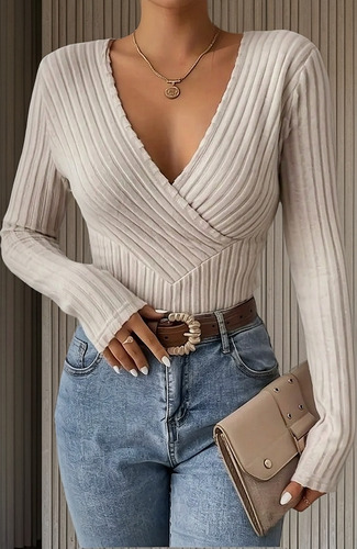 Blusa Feminina Chique De Malha Canelada Com Decote Em V