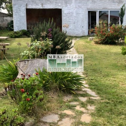 Imagen 5 de 8 de Casa Con Gran Potencial En Excelente Ubicación.-