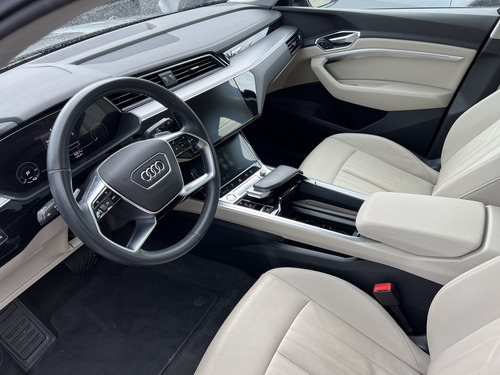 Audi E-tron PERFORMANCE (Elétrico)