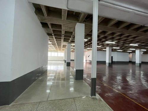 Imagen 17 de 28 de #1585 Local 320m2, Boleita Norte.