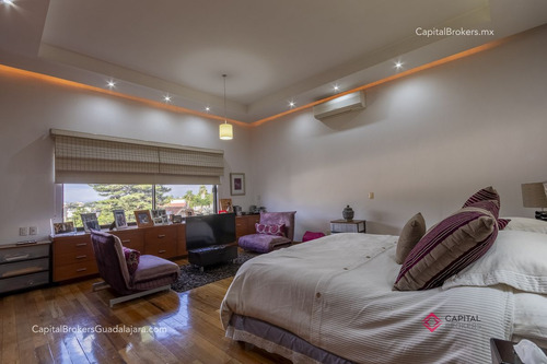 Residencia De Lujo En Venta En Colinas De San Javier, Con Alberca