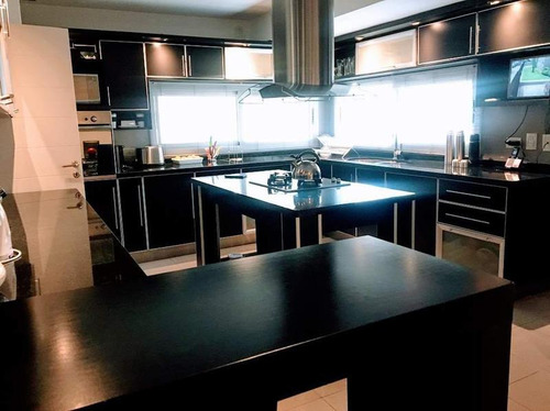 Casa (uso Comercial) En Venta, Cerro De Las Rosas. En Pleno Tejeda, Zona Norte