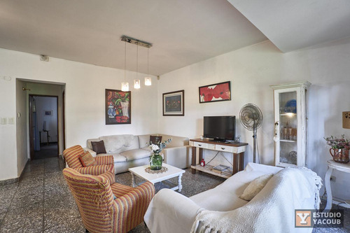 Casa Venta - 3 Dormitorios 2 Baños - Cocheras - Piscina - 180mts2 - City Bell, La Plata