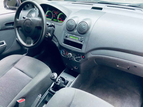 Imagen 7 de 10 de Chevrolet Aveo 2017 4p Ls L4/1.6 Man Linea Anterior