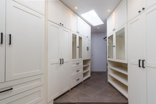Single Level Charming Retreat