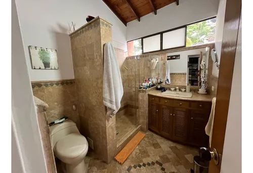 Casa Poblado De Niveles- Con Diferentes Ambientes -249mt- 3alcobas