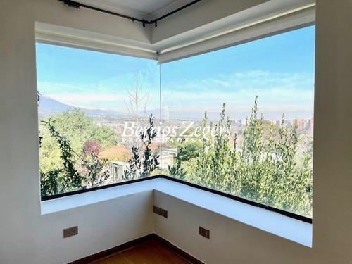Casa En Venta De 7 Dormitorios, 6 Baños . En Las Condes Alto