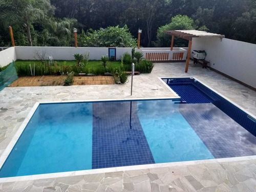 Imagem 2 de 14 de 2.500 M², Casa Com 02 Dormitórios, Salão De Festa E Piscina!